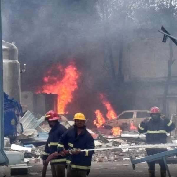 Esplode fabbrica, è strage: drammatico il bilancio