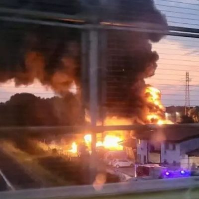 Inferno di fuoco sull’autostrada, chiuso un tratto importantissimo: è allarme