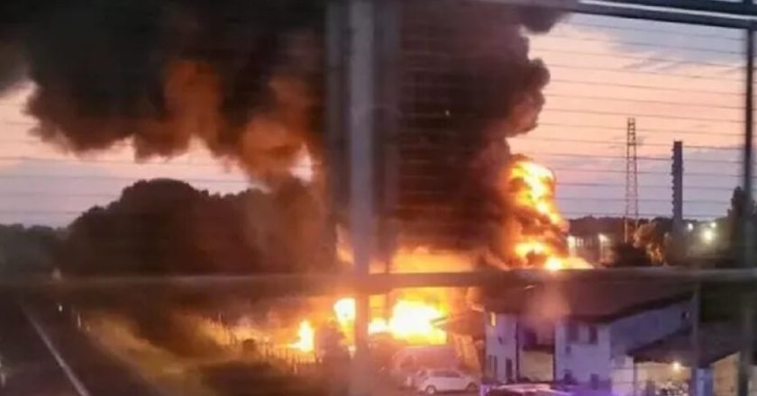 Inferno di fuoco sull’autostrada, chiuso un tratto importantissimo: è allarme