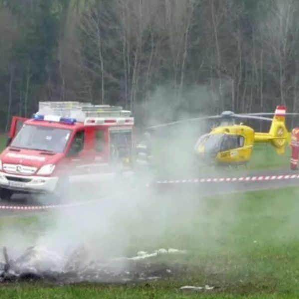 Tragedia nel cielo delle Alpi: aereo si schianta al suolo. È strage