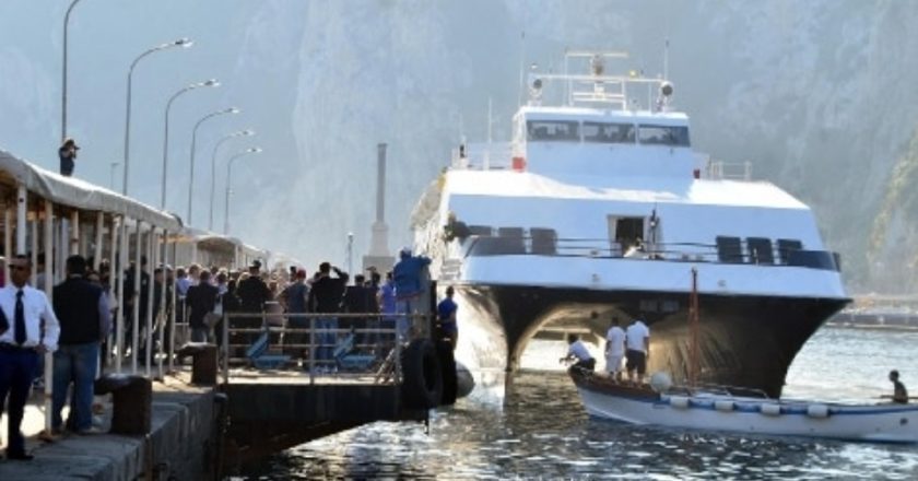 Napoli: coppia di turisti tedeschi ruba il portafoglio ad un operaio napoletano
