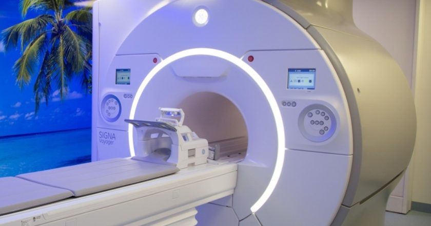 Tragedia, uomo muore risucchiato dalla risonanza magnetica: come è potuto succedere