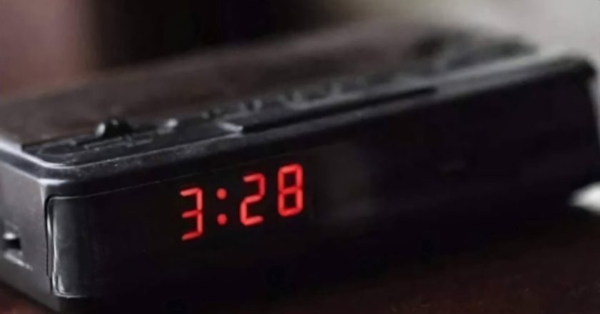 Se ti svegli spesso di notte tra le 3:00 e le 5:00 questo rivela qualcosa di importante