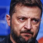 Migliaia di persone in strada contro Zelensky: cosa sta succedendo