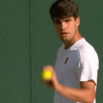 Wimbledon, tappo di champagne in campo durante la finale Sinner-Alcaraz: richiamo del giudice e reazioni
