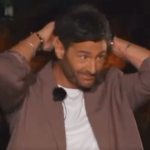 Temptation Island, caos nel villaggio: Antonio distrugge tutto, Marco lancia il tavolo – VIDEO