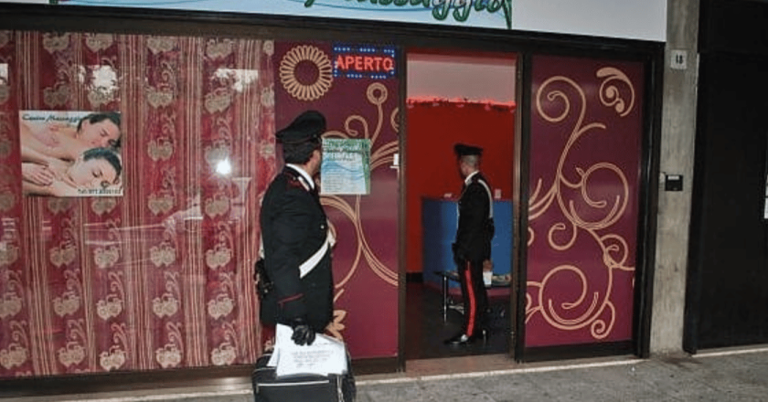 “Avevo male a una gamba”, “volevo curare la cervicale”. In tribunale gli ex clienti del centro massaggi a Torino
