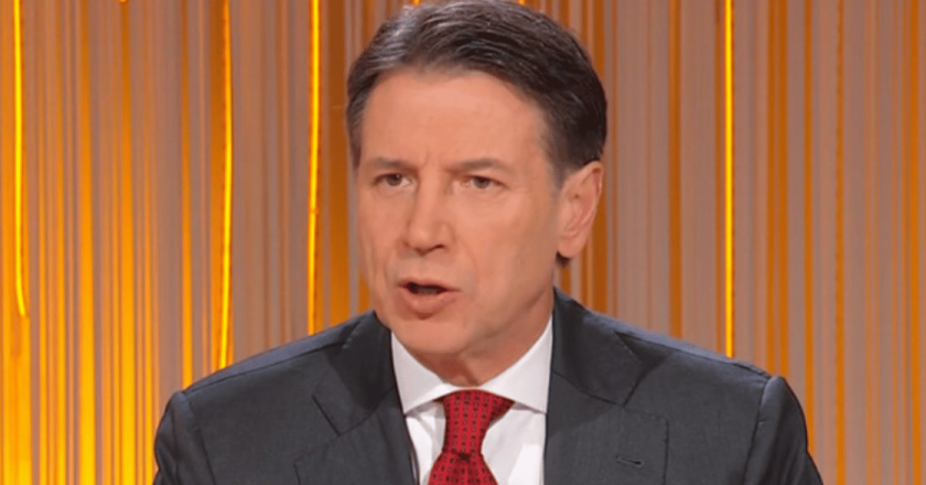 Conte difende Ricci: “Nessun passo indietro”, ma chiede le dimissioni di Sala