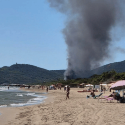 Incendio a Castiglione della Pescaia: evacuata anche Rosy Bindi dalla pineta di Roccamare