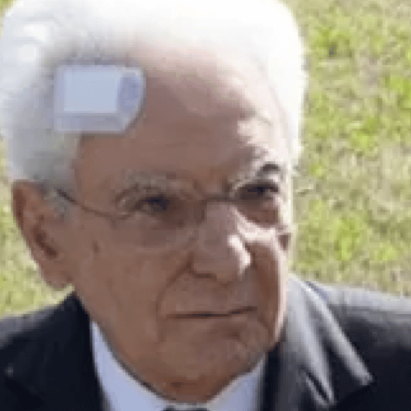 Mattarella con il cerotto in fronte: cosa è successo al Presidente