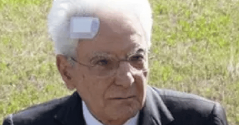 Mattarella con il cerotto in fronte: cosa è successo al Presidente