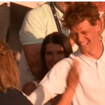 Mamma Siglinde in lacrime a Wimbledon: l’abbraccio di Sinner commuove l’Italia