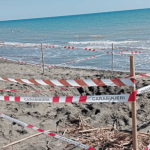 Riccardo muore a 17 anni sepolto da un tunnel in spiaggia: il fratellino di 5 anni ha visto tutto