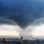 Maltempo in Italia: tromba d’aria e grandine gigante devastano il Nord