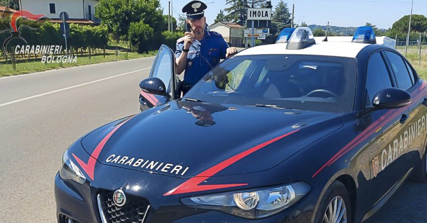 Deruba con modi gentili due supermercati in 8 minuti. Il rapinatore gentiluomo arrestato