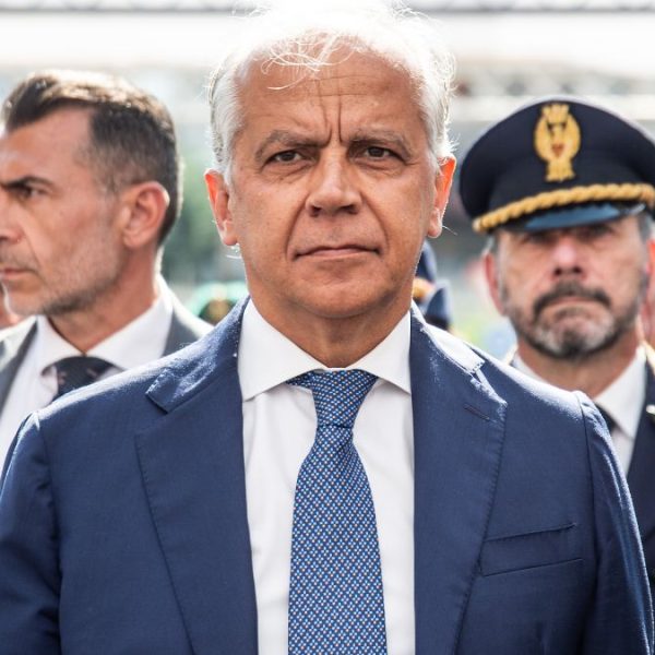 Caso Conte, Piantedosi pronto a parlare in Aula: “Ci sarò”. Pressione politica in aumento