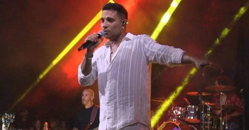 Il cantante italiano ricoverato d’urgenza: annullati impegni e concerto