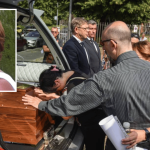 Milano, oltre 200 persone ai funerali di Cecilia De Astis: l’addio tra dolore e richieste di giustizia