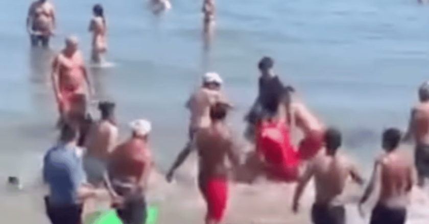 Botte in acqua ad Alassio: «maranza» colpisce il bagnino e finisce con una ciabattata in fronte – Il video