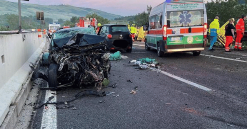 Maxi schianto in autostrada: due giovani morti e diversi feriti gravi