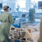 Influenza e polmoniti, ospedali sotto pressione: ricoveri come ai tempi del Covid