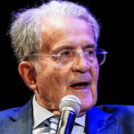 Romano Prodi sorprende: “Le disuguaglianze sono intollerabili”. L’ex premier appoggia la patrimoniale di Schlein