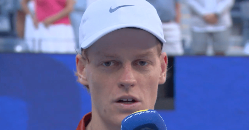US Open 2025, Sinner perde un set per colpa delle scarpe: dopo il cambio parte la rimonta