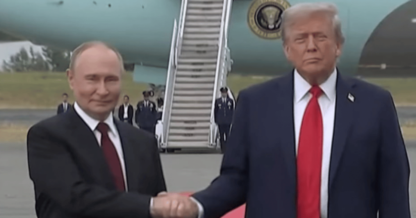 Bondeno, bufera sul segretario Pd per meme su Trump e Putin: la Lega chiede le dimissioni