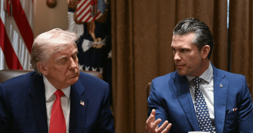 Pentagono, convocazione segreta a Quantico: Hegseth riunisce tutti i vertici militari Usa. “Confusione e allarme”