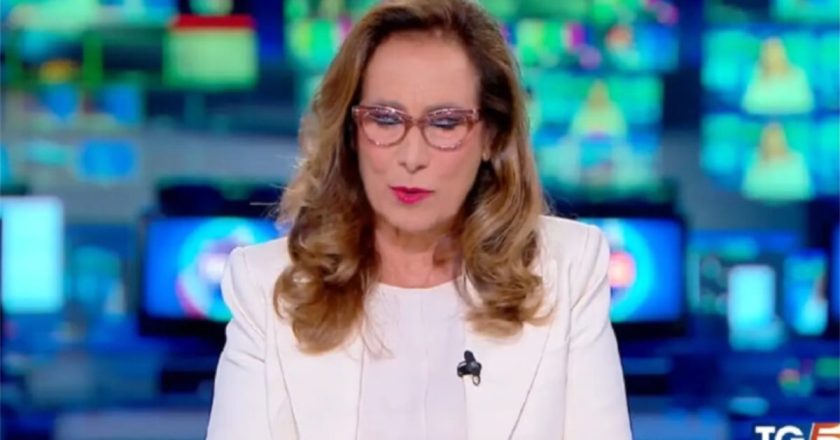 Cesara Buonamici fa un annuncio in diretta al TG5: “C’è una cosa che devo dirvi”