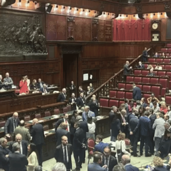 Vendita del gruppo Gedi: governo in allarme, La Russa convoca i vertici. Cosa succede a La Stampa e Repubblica