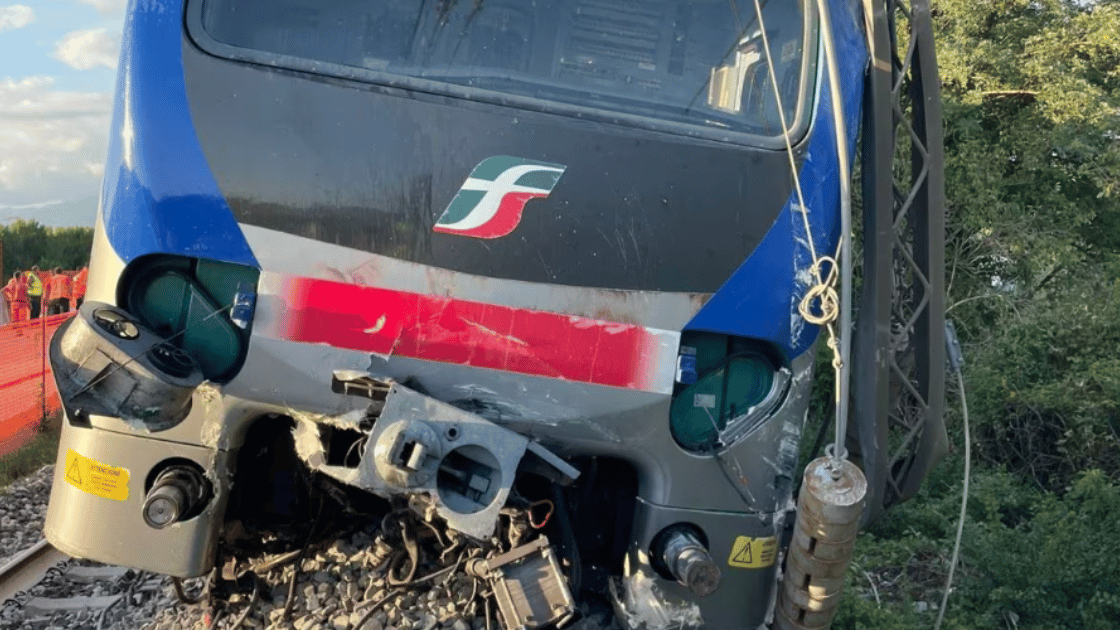 treno deraglia