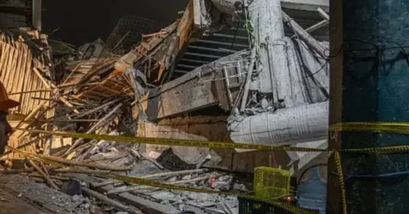 Crolla la scuola, è tragedia: morti molti bambini