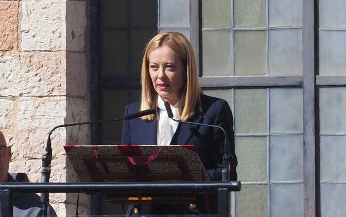 Giorgia Meloni, caos ad Assisi: scatta la contestazione, cos’è successo