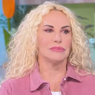 “Una grande perdita, era giovane”. Antonella Clerici si commuove in diretta: il triste annuncio
