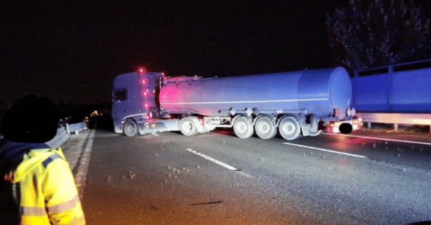 Assalto sulla A14 a due portavalori: esplosivo, armi automatiche e chiodi sull’asfalto. Tre arresti, due in fuga