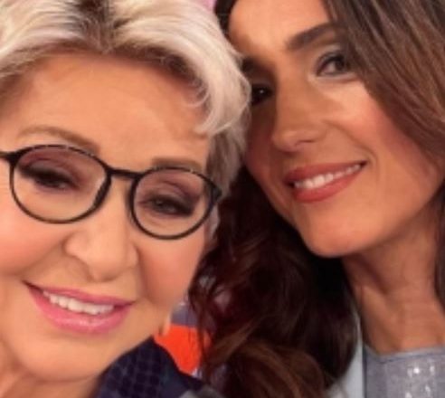 “Vi dico la verità”. Enrica Bonaccorti parla del tumore e Caterina Balivo si commuove: la rivelazione in diretta​