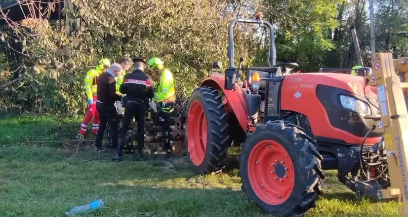 Tragedia Italia, morto a 23 anni sul lavoro: rimasto incastrato in un macchinario
