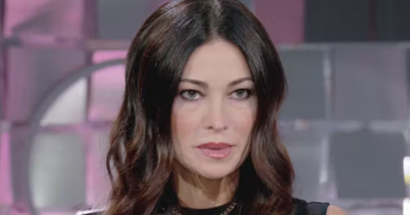 Manuela Arcuri, la triste notizia per i fan arrivata poco fa