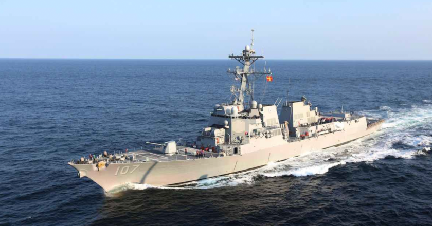 Crisi Usa-Venezuela, nave da guerra americana a Trinidad: Maduro accusa Washington di “preparare una guerra”