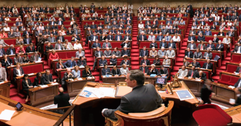 Crisi in Francia, Lecornu convoca d’urgenza i leader politici