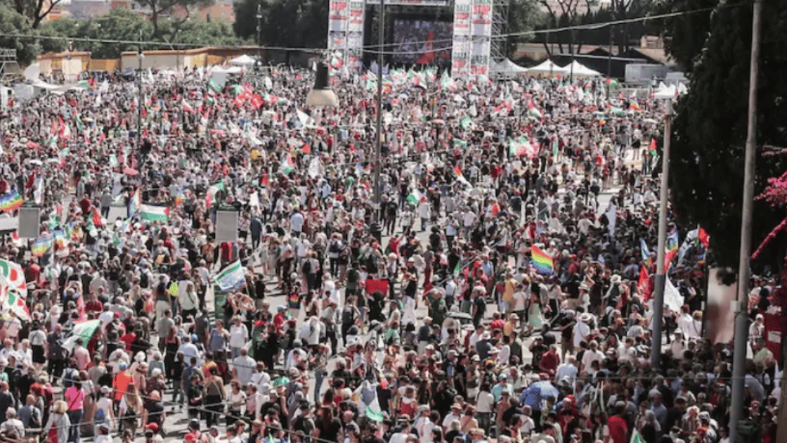 Roma, protesta pro-Palestina: “Blocchiamo l’ambasciata israeliana”, alta tensione nella Capitale protesta palestina