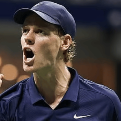 Jannik Sinner batte Tsitsipas e vola in semifinale: il dettaglio che notano tutti