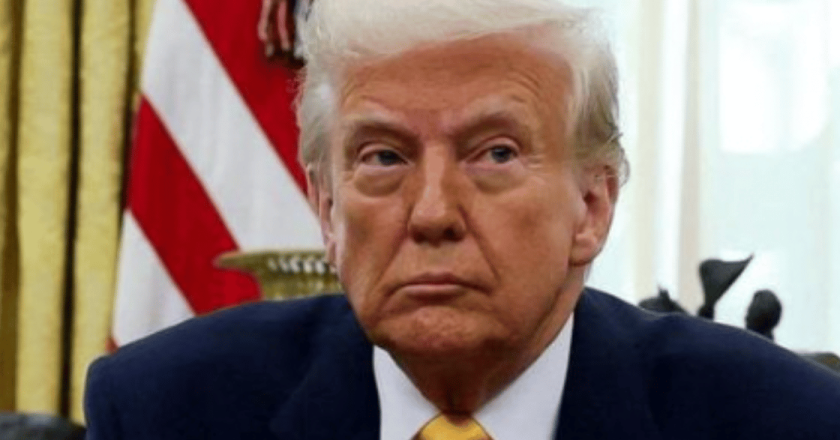 Usa, stretta sui turisti: nuovi controlli obbligatori su social, email e familiari per entrare in America