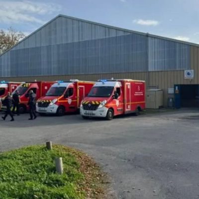 Urla “Allah Akbar” e si lancia con l’auto: attaco choc in strada, decine di persone travolte