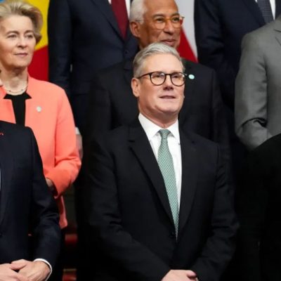 Guerra, telefonata urgente Starmer-Macron-Merz con Zelensky