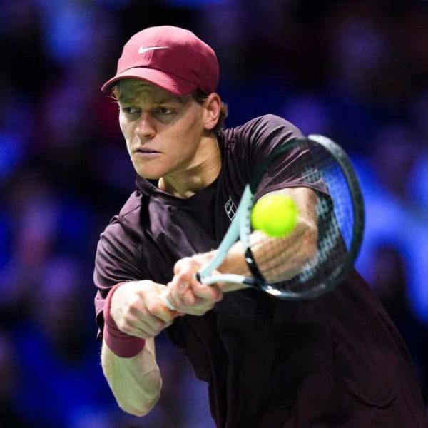 Atp Finals, sfida decisiva Sinner–Zverev: chi vince vola in semifinale