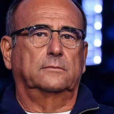 “Devo fermarmi, niente Sanremo”. Il big lo annuncia così: l’annuncio che spiazza tutti