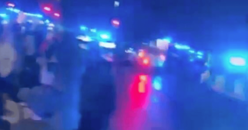 Terrore sul treno: attacco a colpi di coltello, almeno 10 feriti e due arresti