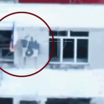 Pokrovsk, torna a sventolare la bandiera ucraina sul municipio: riconquistata la città simbolo del Donbass